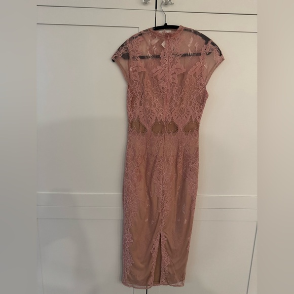 Chic Lace Midi Dress in Soft Pink - Picture 9 of 9